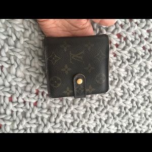 Used LV wallet